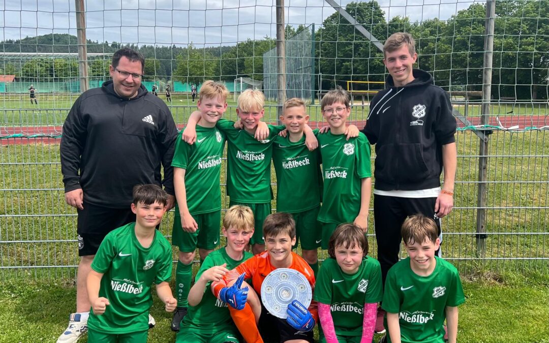 Fußball E1-Jugend wird ungeschlagen Meister