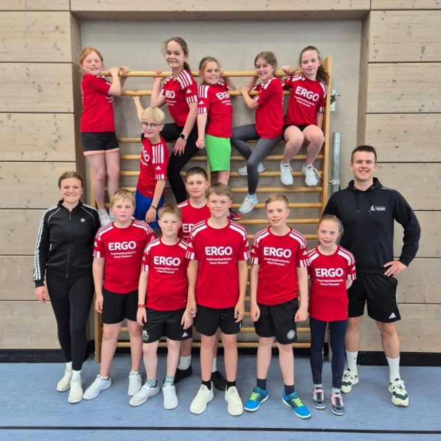 Heute waren einige unserer Kids mit ihren Trainern @sammueller_m_ichael und @eva._.160 beim Trainingstag des @brbvonline organisiert durch die @funny_rollers_nm in Neumarkt!
Dan ganzen Tag wurde fleißig trainiert! 💚
#rockdance #rockdancefamily #djksvberg #rockaroundtheclock #rockandrollacrobatic #rocknroll #acrobaticrocknroll #powerofdance
#neumarktinderoberpfalz #bergbeineumarktinderoberpfalz #trainingstag #dankbar #Sport #Jugendarbeit #brbv