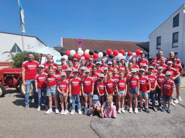 #neumarktervolksfestzug 2025
Danke an alle Kinder, Betreuer, Tänzer, Eltern und alle lieben Menschen am Straßenrand, die uns angefeuert haben!!! 💚 🥳
#rockdance #rocknrollkids #RocknRollBerg #Rocknroll #acrobatic #neumarktinderoberpfalz #volksfest #djksvberg #jugendarbeit #neumarktervolksfest #bergbeineumarktinderoberpfalz