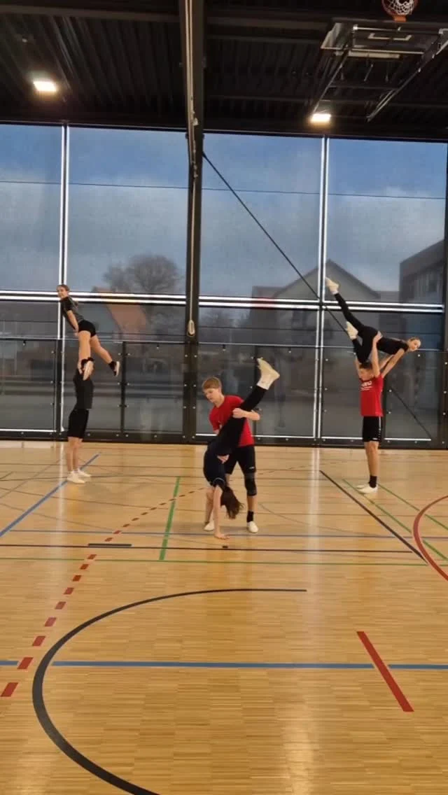 In 5 Tagen ist es so weit und wir richten erstmalig in Berg ein Rock'n'Roll Turnier aus! 
Wir freuen uns sehr darauf, euch alle im Berger Sportzentrum begrüßen zu dürfen! 

Gerne könnt ihr euch Karten im Vorverkauf sichern per Mail an rocknroll@djk-sv-berg.com oder einfach an der Tageskasse✌️

#rockdancecup #rockdance #RocknRollBerg #djksvberg #turniertanz #just4fun #acrobatikrocknroll #aroundtheclock #tanz #neumarktinderoberpfalz #Team #djksvberg