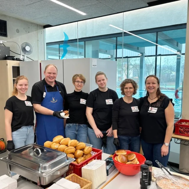 Recap Rockdance Cup #4

Noch ein paar Bilder vom letzten Samstag und hinter den Kulissen :-)

Danke nochmal an alle, die unsere Turnierpremiere unterstützt haben!
Egal, ob als Helfer, Zuschauer oder Sportler - am Ende braucht es eine gute Kombi aus allen Gruppen, und das hatten wir am Samstag! 🙏👏😁

#rockdance #rockdancefamily #rockdancecup #RocknRollBerg #djksvberg #turniertanz #justforfun #breitensport #acrobatikrocknroll #aroundtheclock #tanz #neumarktinderoberpfalz #Team #djksvberg