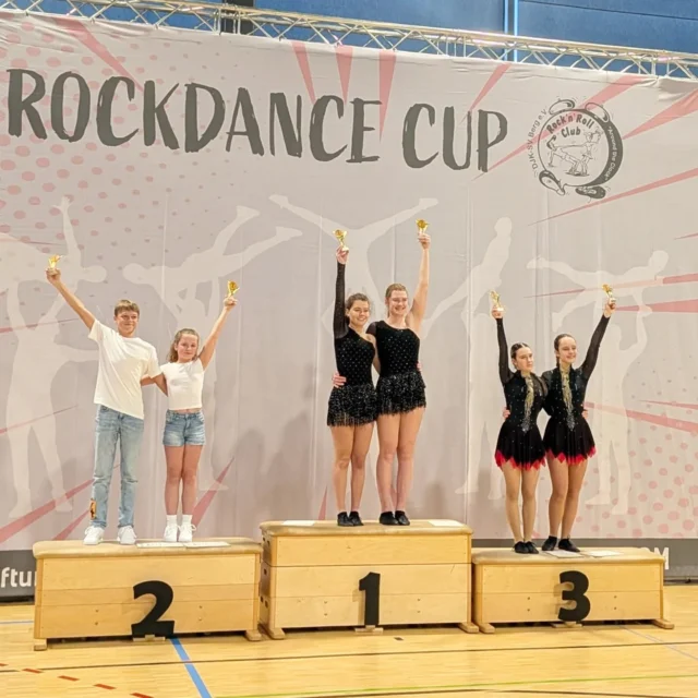 Recap Rockdance Cup #2

Weiter geht's mit unseren Jugendlichen in den Breitensport Startklassen 2 und 3. 
Auch die vier Tanzpaare meisterten ihre Turnierpremiere mit tollen Leistungen:

1 - Podest Startklasse 3
2+3 - Melina & Fabian - Platz 11 Startklasse 2
4+5 - Luisa & Basti - Platz 9 Startklasse 2 
6+7 - Magdalena & Max - Platz 6 Startklasse 3 
8+9 - Lena & Felix - Platz 2 Startklasse 3 🏆

#rockdance #rockdancefamily #rockdancecup #RocknRollBerg #djksvberg #turniertanz #justforfun #breitensport #acrobatikrocknroll #aroundtheclock #tanz #neumarktinderoberpfalz #Team #djksvberg
