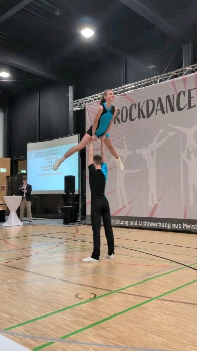 Recap Rockdance Cup #5 

Als 5. und letzter Recap noch ein paar Video-Ausschnitte! 😁

#rockdance #rockdancefamily #rockdancecup #RocknRollBerg #djksvberg #turniertanz #justforfun #breitensport #acrobatikrocknroll #aroundtheclock #tanz #neumarktinderoberpfalz #Team #djksvberg