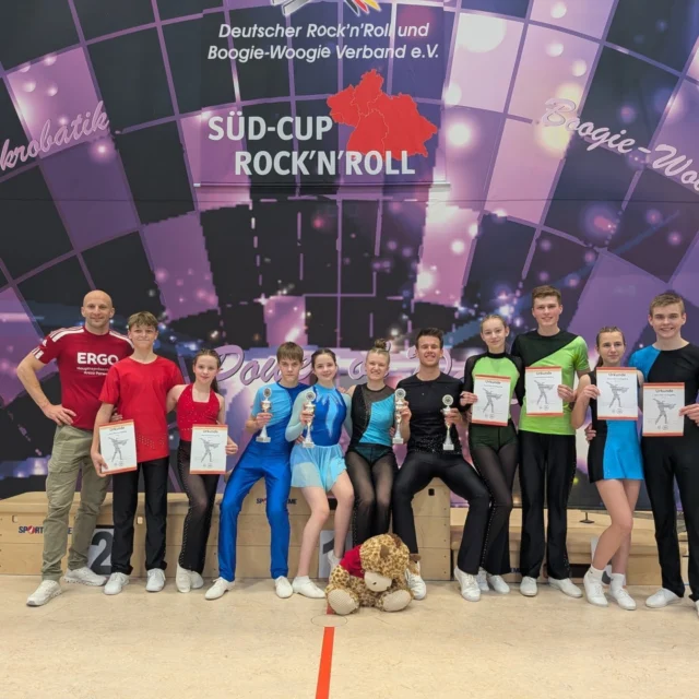 Saisonauftakt beim Südcup in Dingolfing 

Juniorenklasse:
Louisa & Simon - Platz 7
Lena & Felix - Platz 5
Neele & Georg - Platz 2 🥈🏆

C-Klasse:
Laura & Moritz Platz 6
Kristin & Michi - Platz 3 🥉🏆

Startklasse 2 Just4Fun
Lotta & Max - Platz 2 🥈🏆

Alle 10 Just 4 Fun Tanzpaare zeigten Spitzenleistungen und sind einfach ein super Team!
Wir sind mega stolz 💪😊 #rockdancefamily 

#rockdance #RocknRollBerg #djksvberg #turniertanz