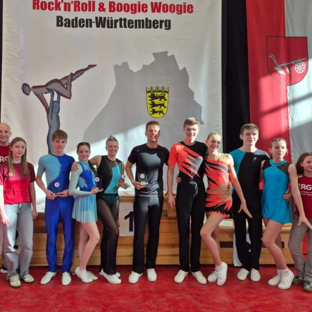 Landesmeisterschaft Baden-Württemberg und Südcup in Neuler beim @rrc.neuler1989

Juniorenklasse:
Louisa & Simon - Platz 5
Neele & Georg - Platz 3 🥉🏆

C-Klasse:
Laura & Moritz Platz 7
Kristin & Michi - Platz 3 🥉🏆

#rockdance #RocknRollBerg #djksvberg #turniertanz
