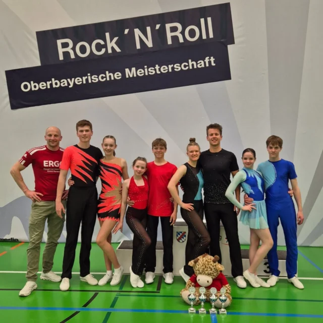 Oberbayerische Meisterschaft und Südcup in Peiting beim @rrcpeiting

Juniorenklasse:
Louisa & Simon - Platz 6
Lena & Felix - Platz 4
Neele & Georg - Platz 3 🥉🏆

C-Klasse:
Kristin & Michi - Platz 3 🥉🏆

Vielen Dank an @autohaus_mullerb2 für die Unterstützung durch den Bus 🙏😊

#rockdance #RocknRollBerg #djksvberg #turniertanz